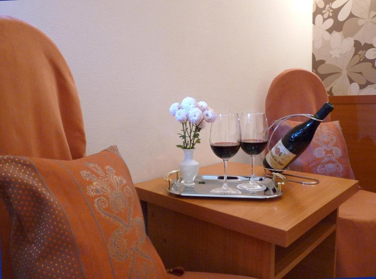 Economy Room In Hotel Eney Lwów Zewnętrze zdjęcie