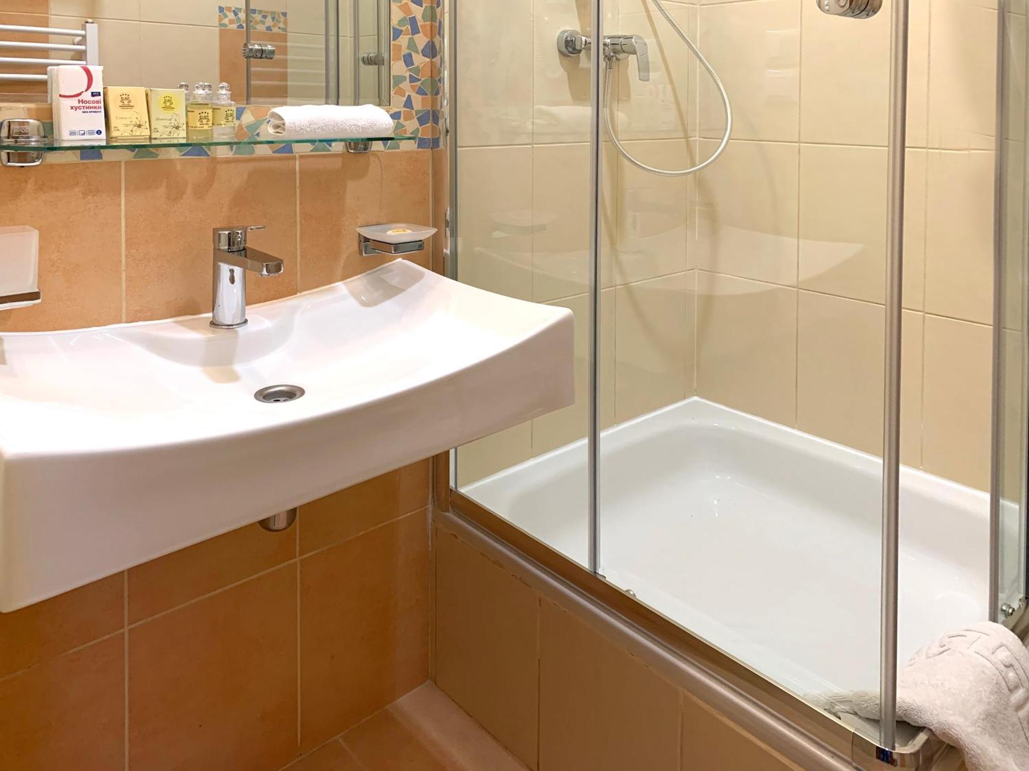 Economy Room In Hotel Eney Lwów Pokój zdjęcie