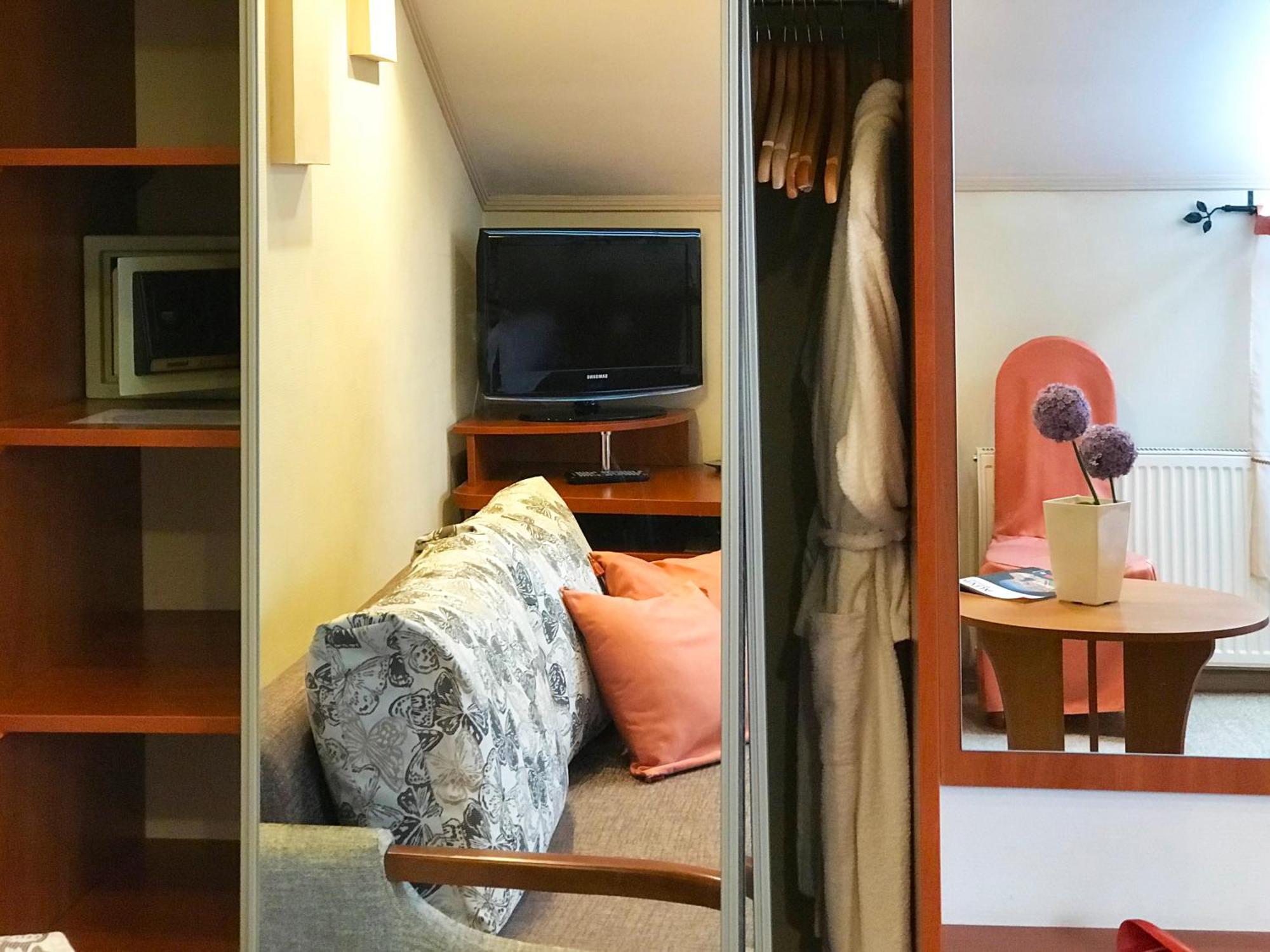 Economy Room In Hotel Eney Lwów Pokój zdjęcie