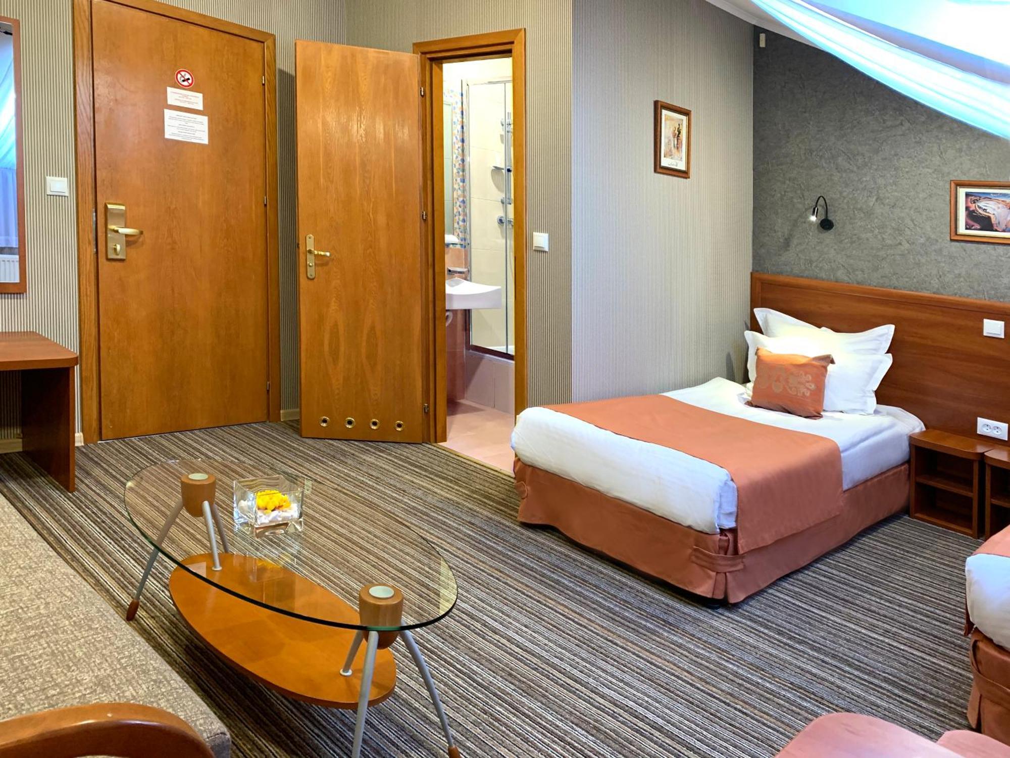 Economy Room In Hotel Eney Lwów Pokój zdjęcie