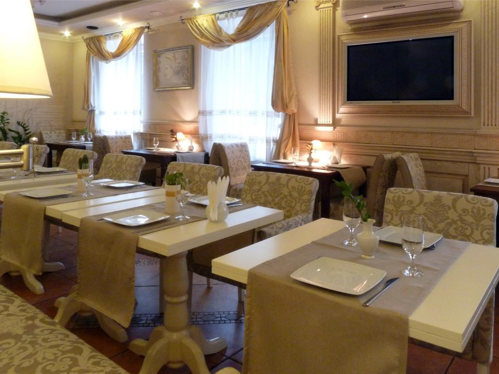 Economy Room In Hotel Eney Lwów Zewnętrze zdjęcie